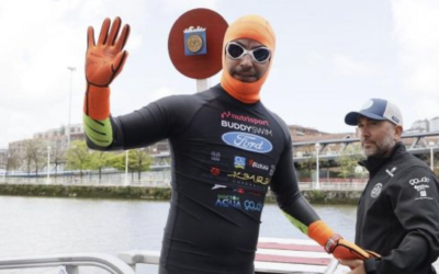 Alberto Lorente culmina el repte “Abracem el Mar”